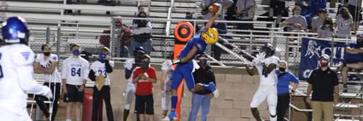 2023 <a href="/camarmstrong04/">Cameron Armstrong</a> (Leonard)

8 INT’s as a JR. Playmaker Both Sides of the Ball could Project at WR or DB.

Extremely Athletic, Long &amp; Football IQ ⬆️ 

Offers : UTSA, Marshall 

🎞 hudl.com/video/3/132691…