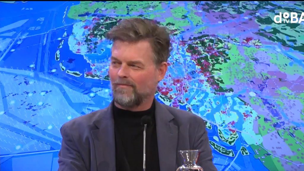 #Terugkijken | Een korte geschiedenis van de toekomst deBalie.nl/debalie-tv/een…💧<a href="/LiesbethStaats/">liesbeth staats</a> in gesprek met <a href="/JanRotmans/">Jan Rotmans</a> Gijs van den Boomen <a href="/TvanHattum/">Tim van Hattum</a> <a href="/LouiseVanSchaik/">Louise van Schaik</a> en @EvaRovers