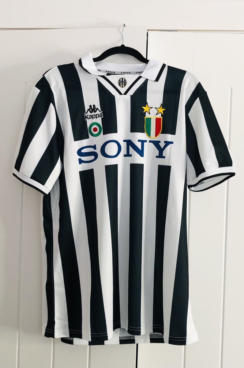 The_AJC_'s tweet photo. 🏳️🏴 GIVEAWAY! 🏳️🏴

We do kit giveaways every follower milestone 5K taking too long though 😅

Someone will be winning this Retro Del Piero Replica - winner chosen Jan 15th

To enter:
✅ Follow us
✅ Subscribe on YouTube
✅Like &amp; RT this post
✅ Tag 2 Friends

#Juve #Juventus https://t.co/U0Qd6mMB08