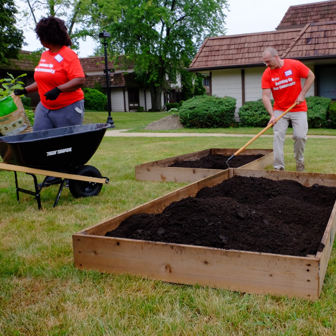 Habitat also helps with yard work! To learn why this is important, click the link in bio or go to habitat.org/our-work/neigh… 
.
.
.
#construction #habitatforhumanity #gardening #affordablehousing #change #neighborhoodrevitalization #NR