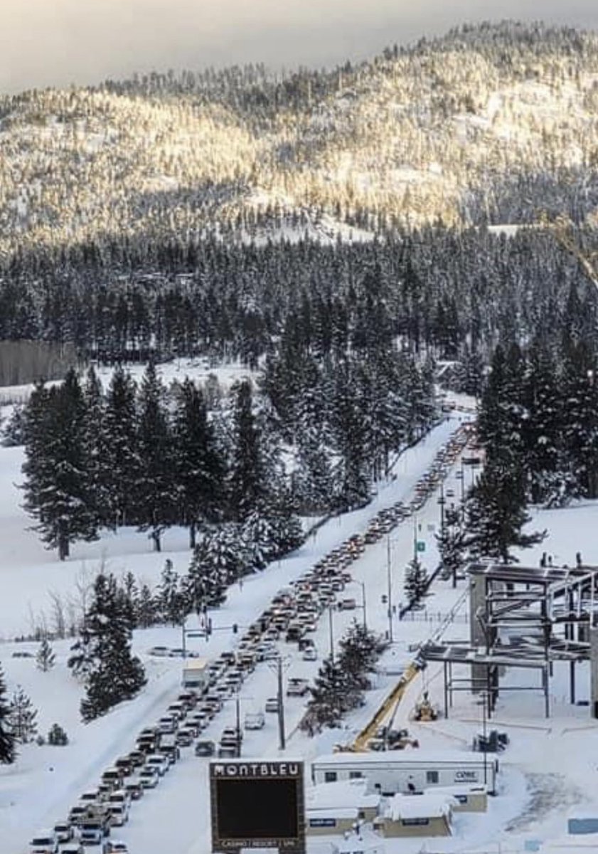 🚨Please stay off the the roads if you do not need to travel at this time - Traffic is backed up throughout SLT &amp; the Tahoe Douglas District🚨
