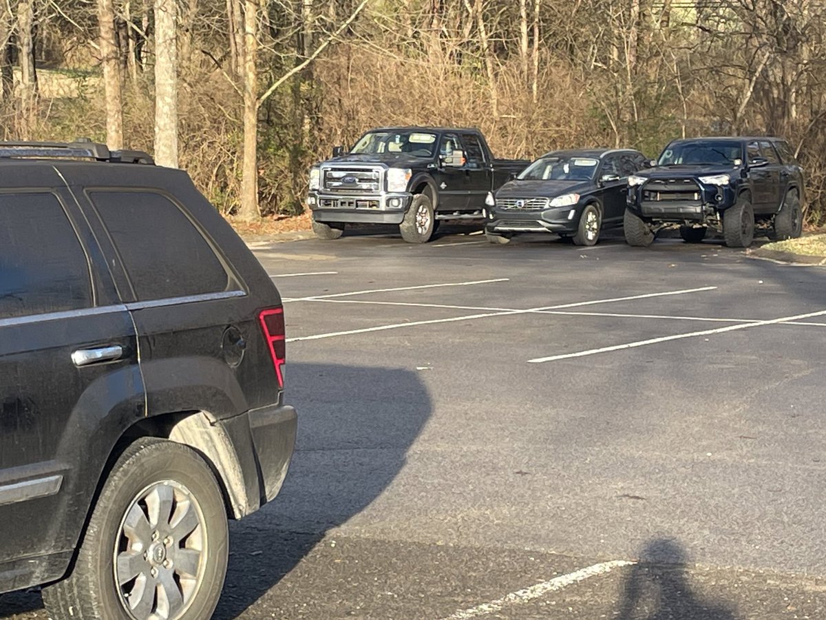 andy_scott217's tweet photo. “Tell me half your maintenance staff is Williamson County teenagers without telling me.”  #Jeeplife https://t.co/qyEJk2d9NU