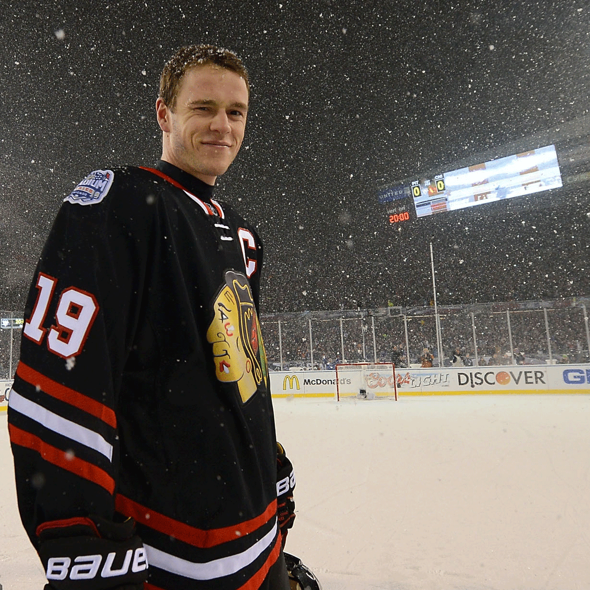NHLBlackhawks's tweet photo. Happy first snow Chicago ❄️ https://t.co/GRQNMzhymi