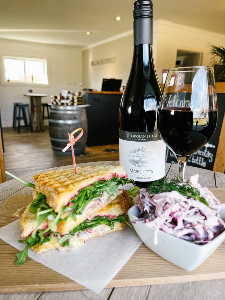 Baked Feta Tagliatelle is comfort at its finest 🤗 You have to check out the new menu at <a href="/GeorgianHills/">Georgian Hills Vineyards</a> which also offers wine pairing suggestions. Reservations can be made directly on their website: bit.ly/3FvxNK1