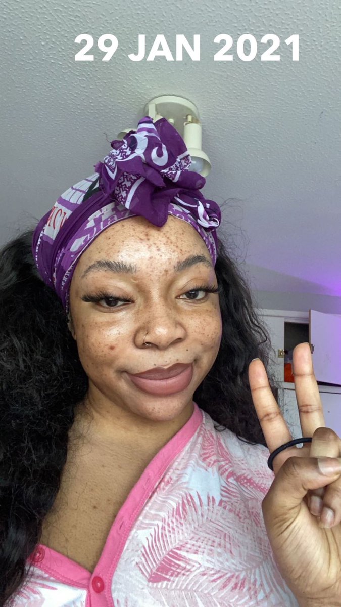 lindaniellaart's tweet image. living in a toxic home vs moving out