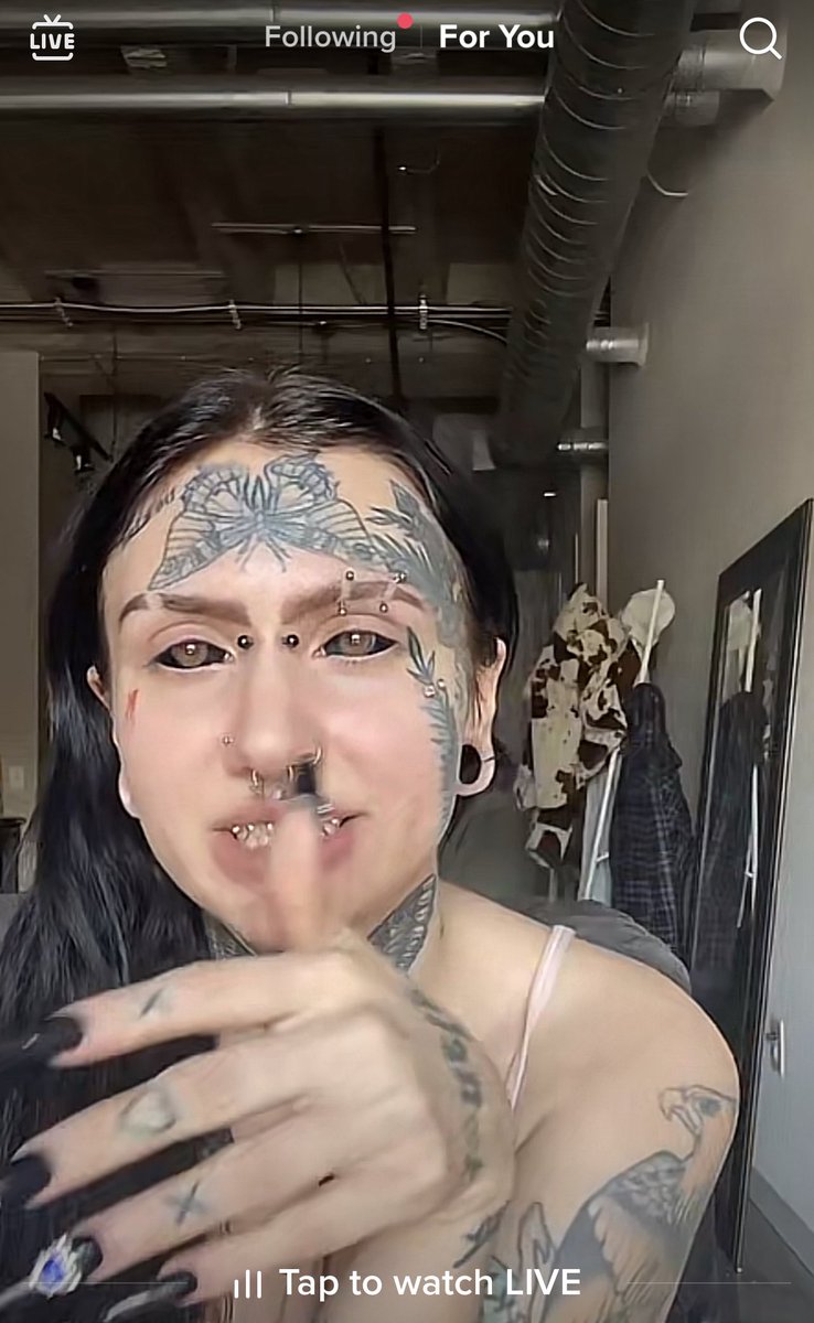 itsL0REN's tweet image. These people that be live on my TikTok be looking WILD. #JesusFixIt