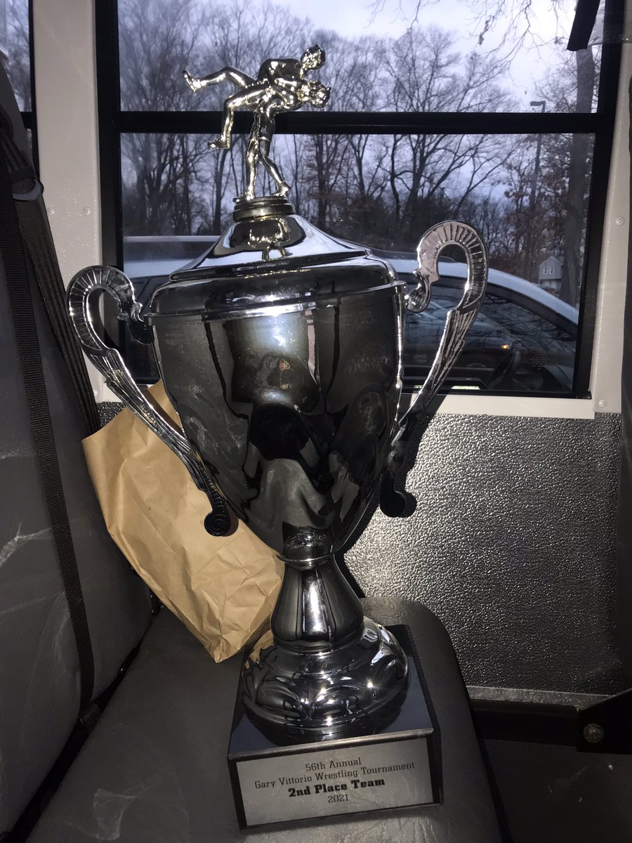 's tweet image. Great trip out to New Jersey came up short took 2nd as a team and had 6 finalists out of 9 wrestlers. Great day overall for iona prep #greatdaytobeagael #ionaprep @lohudsports @erapay5