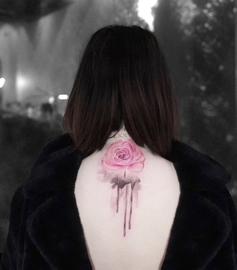 SELENAT0RSARMY's tweet photo. ¡Nuevo tatuaje de Selena Gomez en la espalda! https://t.co/WaCUkp14s5