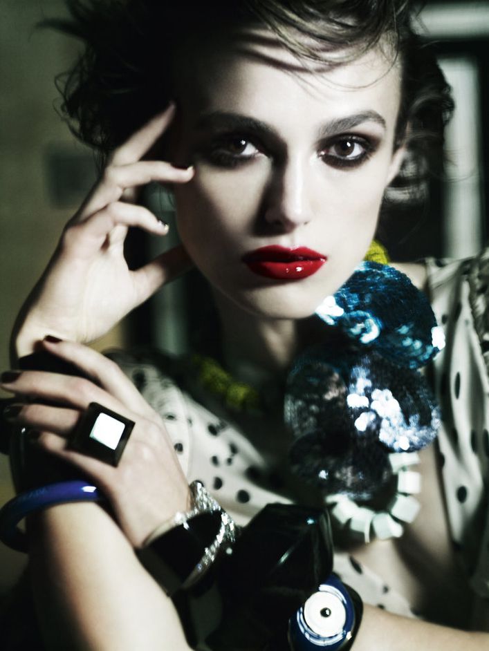 Philippezeblack's tweet photo. Keira Knightley

📷 Mario Testino 2011 https://t.co/w88JStFaV4