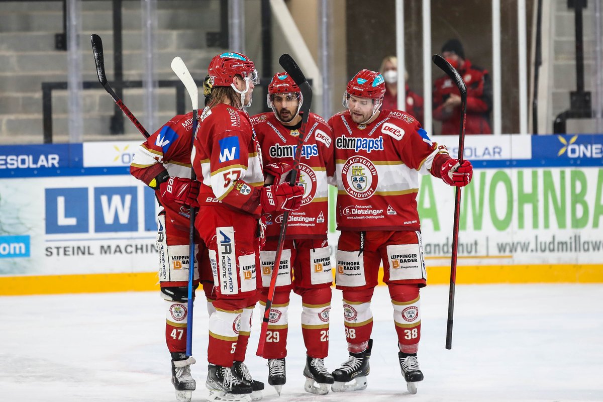 DEL2_News's tweet photo. Heimerfolg für Landshut: Der @EVLandshut gewinnt mit 4:2 gegen den @ec_bn .
Foto: Chris Fölsner #del2 #HerzblutEishockey #evlecn https://t.co/suL8s7cCf2