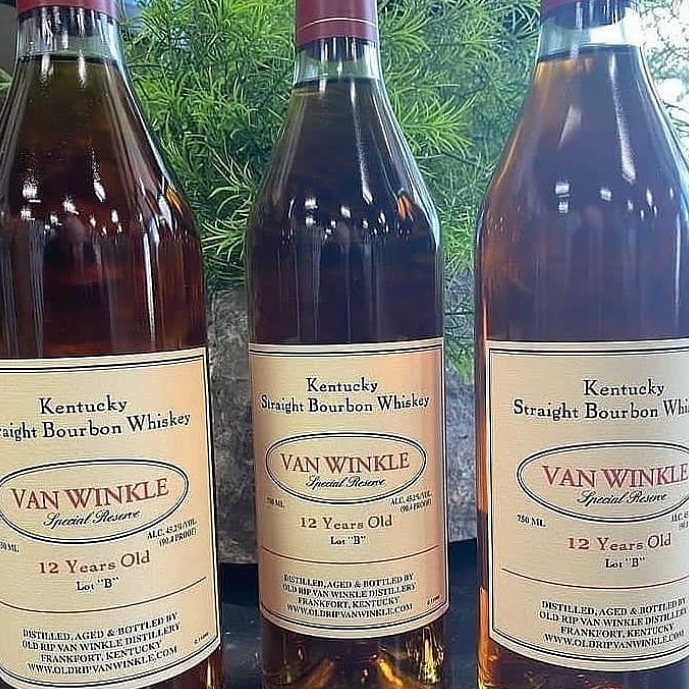 3 bottles of pappy 12 years Available for $1300 including shipping don't miss out inbox if interested cheers 🥃🥃🥃 
#buffalotrace
#buffalodistillery
#blanton's
#eaglerare
#bourbonfind
#michter's
#kentuckybourbon
#fourroses
#pappy van Winkle
#rock hill farms
#birthday bourbon