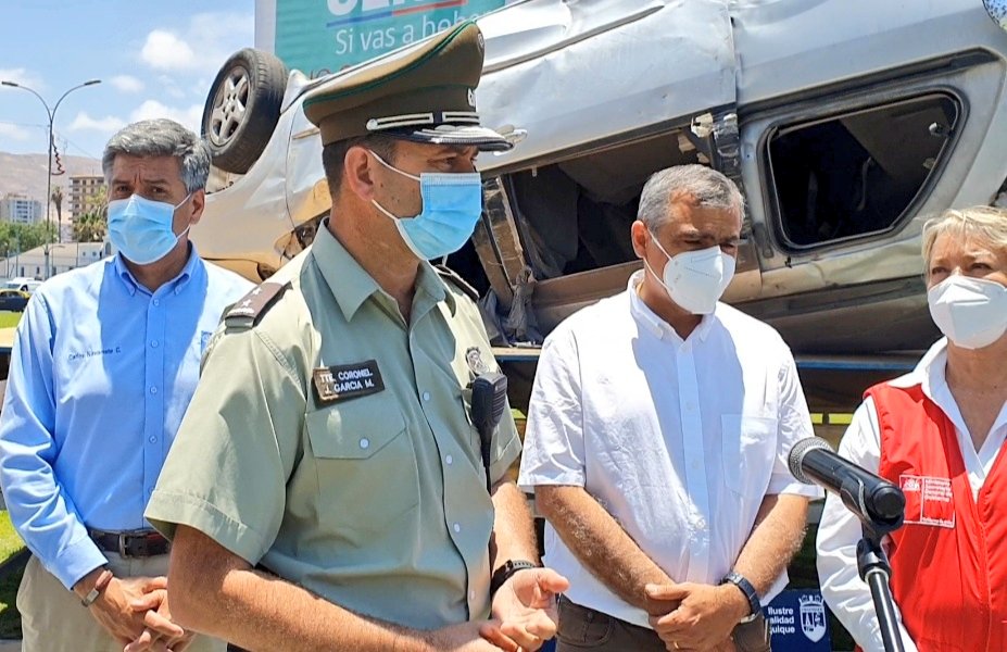 CarabTarapaca's tweet photo. Con intervención urbana en playa Cavancha simulando un accidente de tránsito, autoridades de @CarabTarapaca,
@Senda_Tarapaca, @MTTTarapaca  e @IquiqueDeTodos, entre otras, buscan generar conciencia sobre la importancia de respetar la normas de tránsito y no conducir si ha bebido. https://t.co/bplTYvftSt