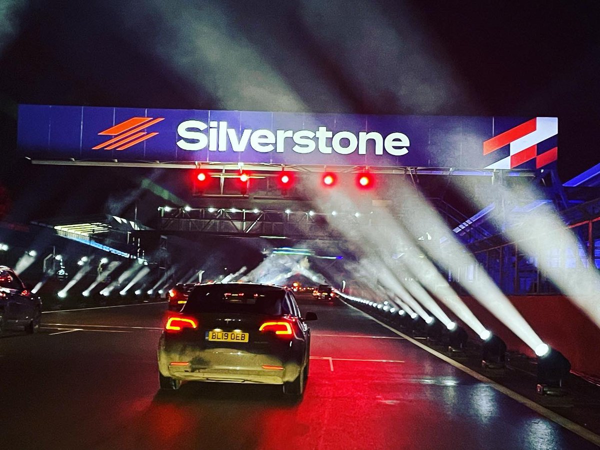 #lapoflights was amazing at <a href="/SilverstoneUK/">Silverstone</a> tonight!