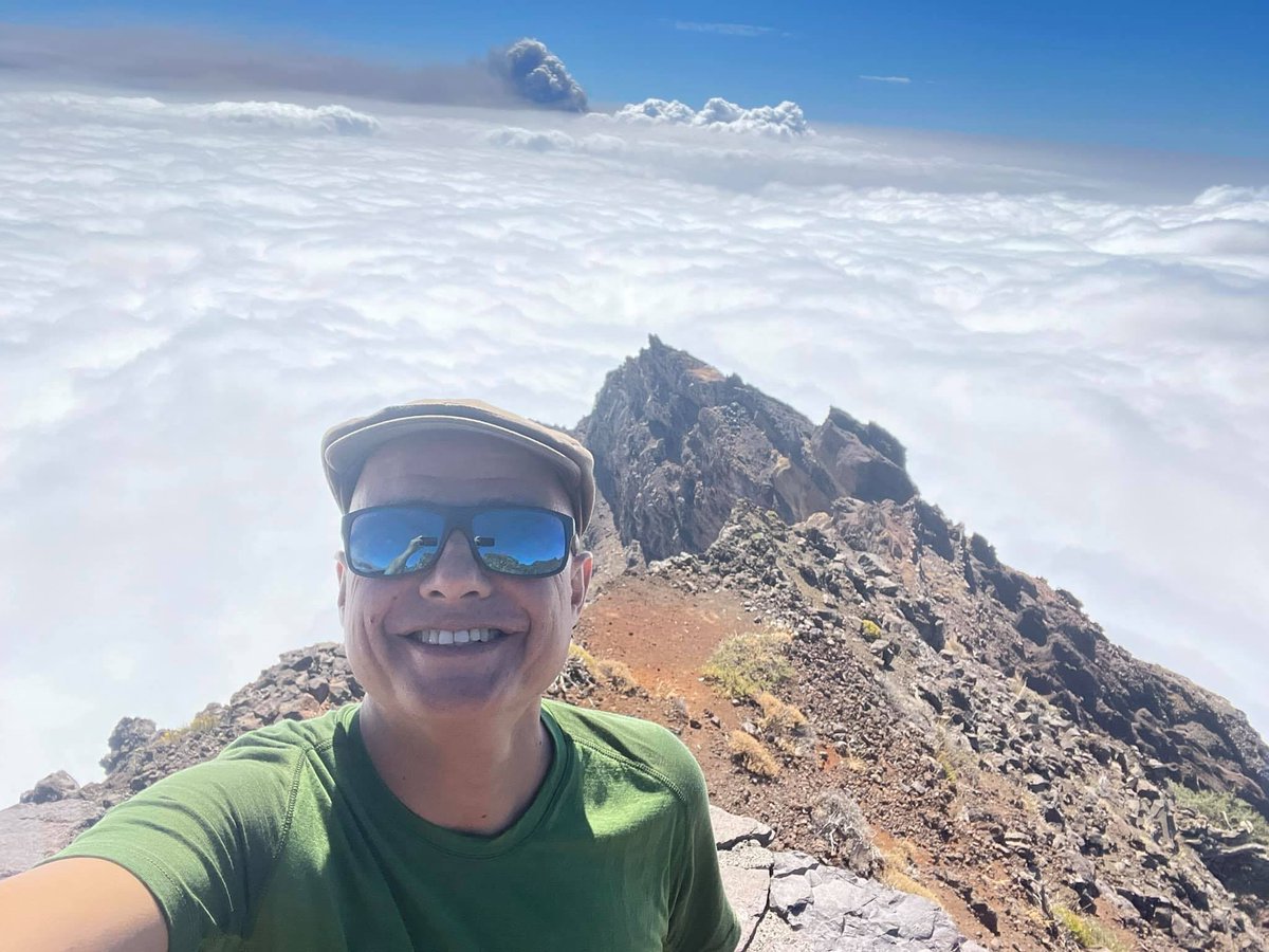 SisepuedeAguere's tweet photo. Estamos consternados: Hugo de Armas nos deja, se va antes de tiempo, después de haber compartido tanto trabajo, tantos proyectos y tantas ideas para mejorar Canarias y el mundo, tantas risas y su alegría de vivir desbordada. https://t.co/RHG7p5O1n7