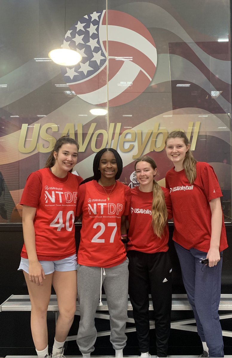CoachMadisonVB's tweet photo. Far from home but with familiar faces 💙🏐@HoustonSkyline @PrepVolleyball @PrepDigTX @usavolleyball @hanson_cayley @portergirls @MoMadison15 #ntdp #16Royal #15Royal #14Royal https://t.co/uzFUYpIjrm