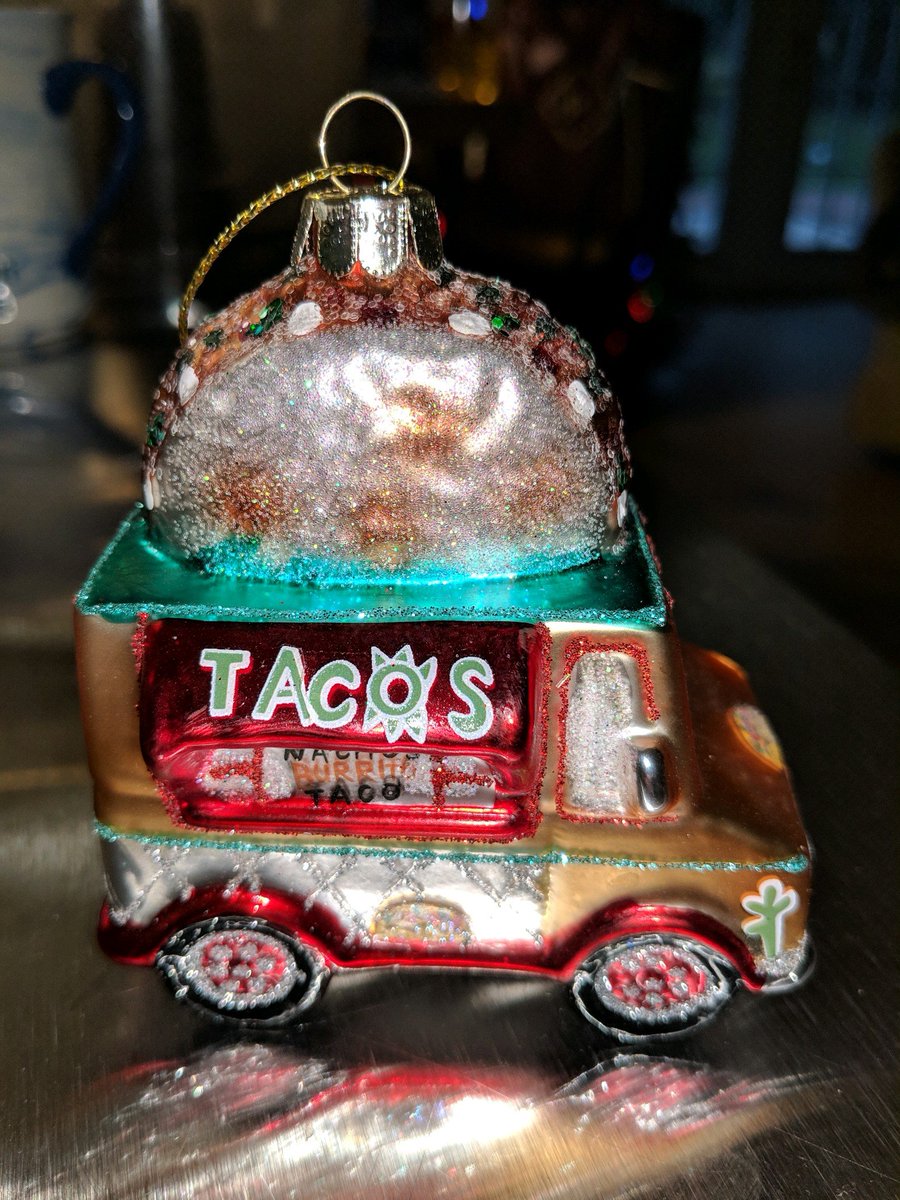 I forgot to post this on Christmas Day, oh well, it's Happy Hour til 6 o'clock! #merrybelated #happyhour #rankintacos