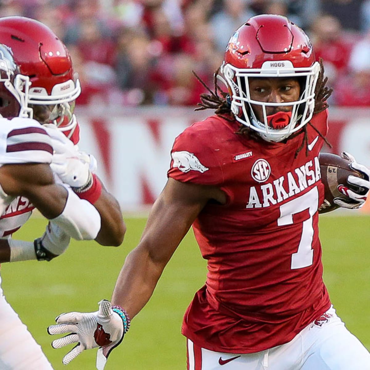 14Louiegames's tweet photo. after a talk with the head coach at arkansas they have decided to give me my 12th offer https://t.co/83ggIX5tk7