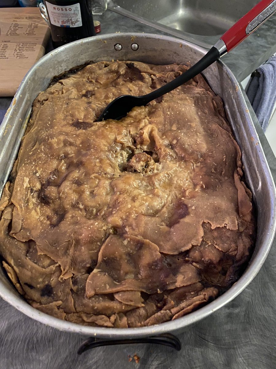 G_laineMaltais's tweet photo. Comme convenu, une photo de notre VRAIE tourtière du Lac ☺️

Poke @Bijoutier_  😉 https://t.co/NRWfs2Pi2W