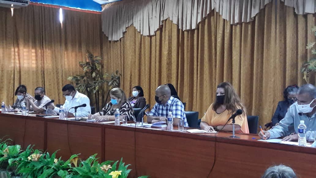RobertoPrezJim4's tweet photo. Tiene entre sus objetivos el análisis de temas relacionados con la Economía y la Educación. Aquí en Pleno del Comité Provincial del PCC. #UnidadYContinuidad #CubaVive @ObraDe @PartidoPCC https://t.co/9214jfT1a6