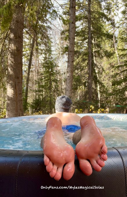 All that&rsquo;s missing is your tongue&hellip;  Make sure to take advantage of my 50% OFF fans only Sub my pups 🐶<a href="/tag/malefootfetish"class="tags"><span>#malefootfetish</span></a><a href="/tag/dirtymalefeet"class="tags"><span>#dirtymalefeet</span></a><a href="/tag/dirtymalesoles"class="tags"><span>#dirtymalesoles</span></a>