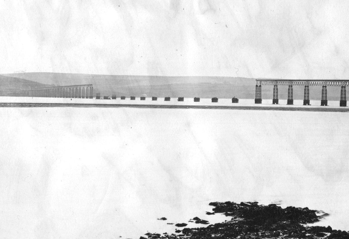 DundeeCulture's tweet photo. 💔🕯️ Tonight marks 142 years since the disaster happened and we will always remember those who were tragically taken that fateful evening. #TayBridgeDisaster https://t.co/70mkVtPTEP