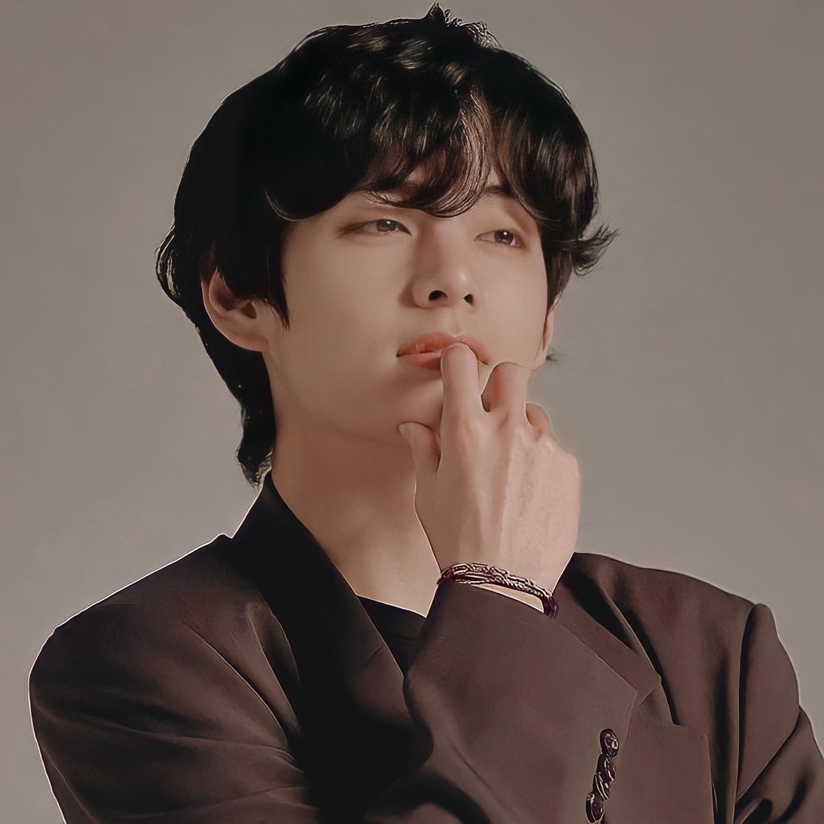 jungko0kieee's tweet photo. #NewProfilePicForVBday
#VBday https://t.co/uH8mNKLiOK