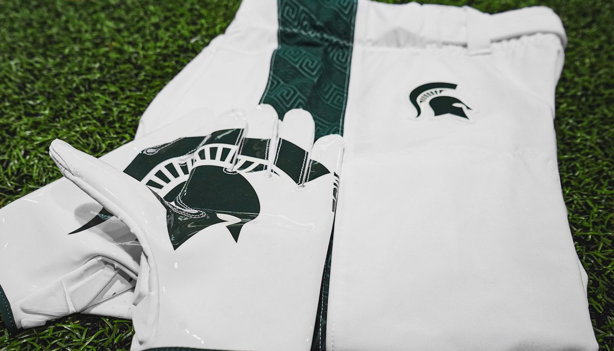 CFAPeachBowl's tweet photo. Go Green 🍑🏈

@MSU_Football x #CFAPeachBowl https://t.co/WvPXgdwBef