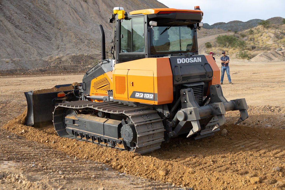 Williams_Mach's tweet photo. Our sister company, #WesterraEquipment, is excited to share that #DoosanEquipment will be launching a new Doosan DD100 Dozer in Q3 of 2022. Read more about it at: https://t.co/wYwTiSa69R

#WilliamsMachinery #Dozer #NewRelease #2022 https://t.co/HF4vSX1SEY