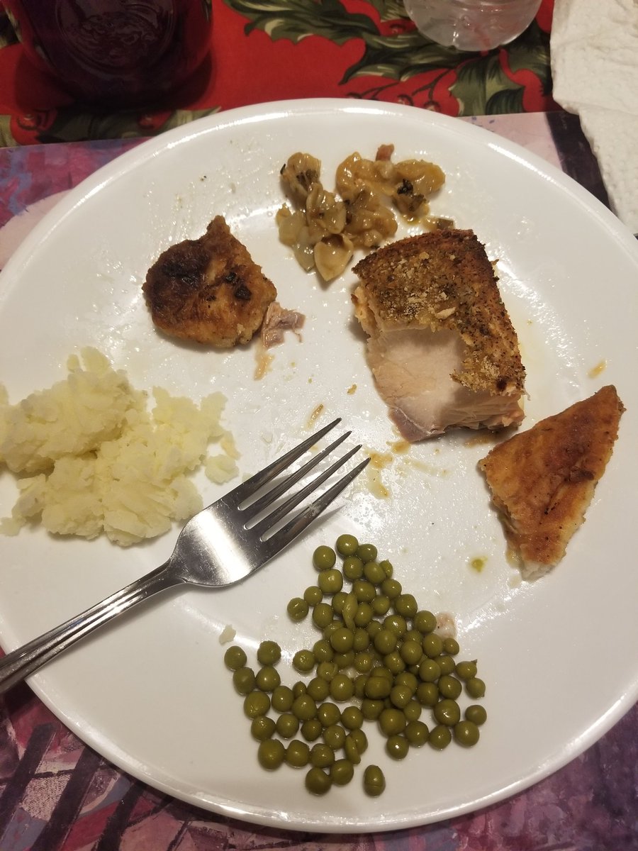 RenessacareenC's tweet photo. Cod tongues , sounds, salmon, and yellowtail for supper ( and of course mashed potatoes and green peas ) .
#IAmStuffed https://t.co/TJ4PMqksEK