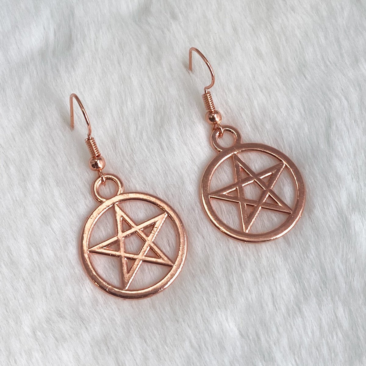 monalaina's tweet photo. Rose Gold Pentagram Earrings, Pentagram Jewelry, Rose Gold Earrings, Witchy Earrings, Cute Punk Jewelry, Alternative Earrings, Wicca, S370 https://t.co/Pj2ahb1YjT #Handmade #EtsyShop #Jewelry #SmallBusiness #GiftforHer #Earrings #RoseGoldJewelry https://t.co/RwVa4Q89ES