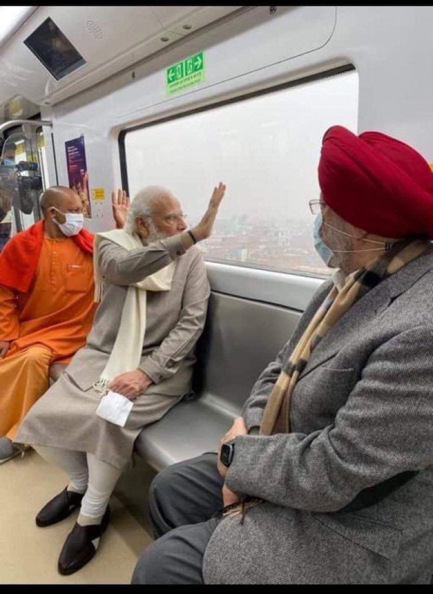 turja_tu's tweet photo. ਚੱਲਦੀ train ਵਿੱਚੋਂ ਇਮਾਰਤਾਂ ਨੂੰ wave ਕਰਨ ਵਾਲੇ ਇਨਸਾਨ ਆਮ ਨਹੀਂ ਹੁੰਦੇ 😂😂

#ਕੈਮਰਾਜੀਵੀ https://t.co/aTxg6UujQ5
