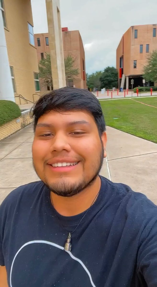 HolyTrinityChi's tweet photo. Josh โ21 is feeling right at home at St. Edwardโs University in Austin, TX, a Holy Cross school. "@stedwardsu feels just like HT. It is a very welcoming community. Everyone at St. Edโs is friendly and inclusive and all of the professors are caring.
#HTAlumni #HolyCross https://t.co/EC3nUUJN55