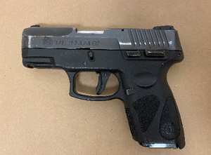 DCPoliceDept's tweet photo. In the last week, #DCPolice officers removed 22 illegal firearms from the streets of #DC and out of the hands of criminals.
#FirearmsFlashback https://t.co/L94AhY7XEA