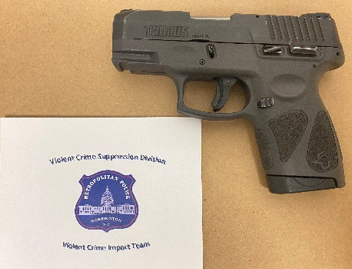 DCPoliceDept's tweet photo. In the last week, #DCPolice officers removed 22 illegal firearms from the streets of #DC and out of the hands of criminals.
#FirearmsFlashback https://t.co/L94AhY7XEA