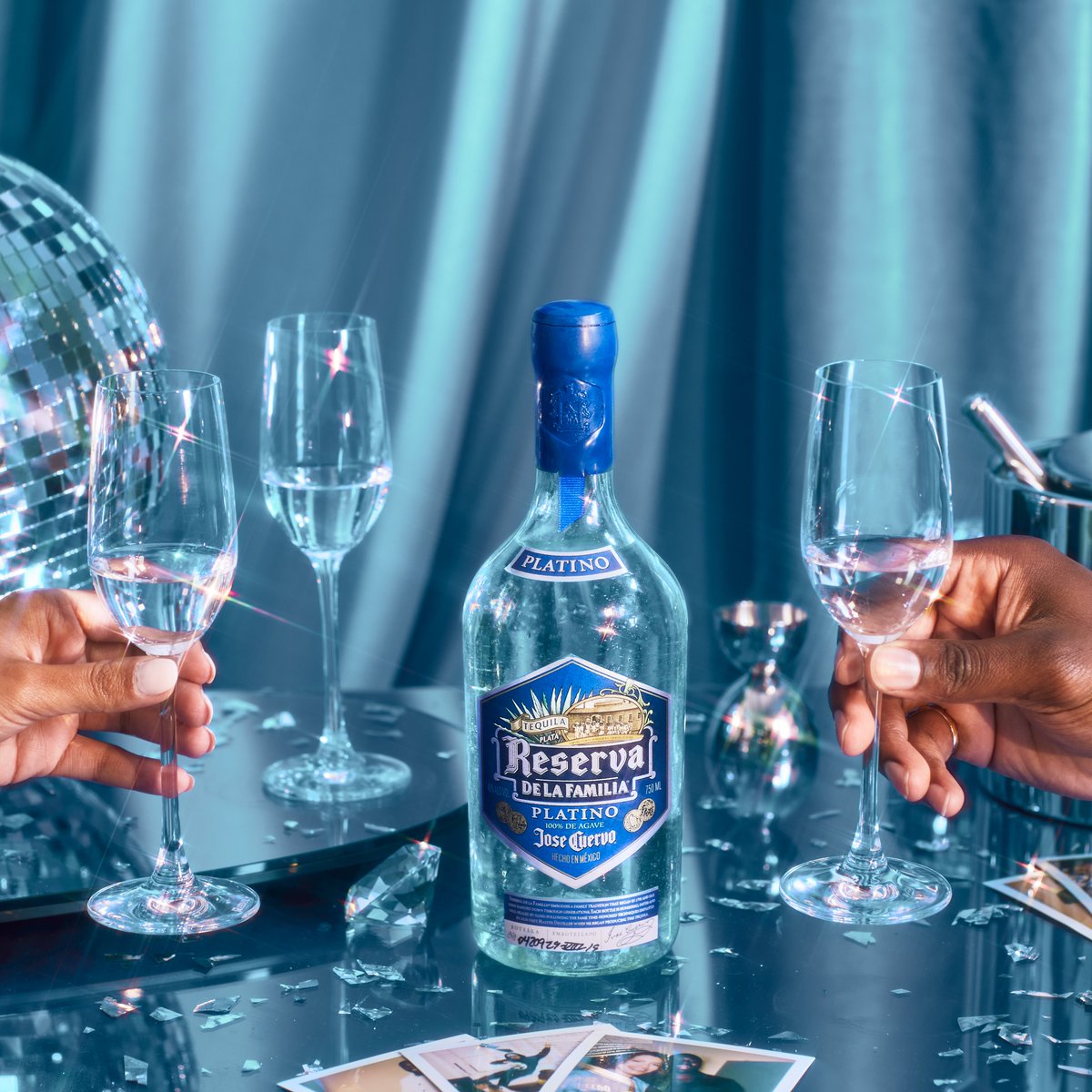 JoseCuervo's tweet photo. Set the bar, literally, for the rest of the year with our finest 100% agave tequila. #ReservaDeLaFamilia https://t.co/gH7GfVEkpi