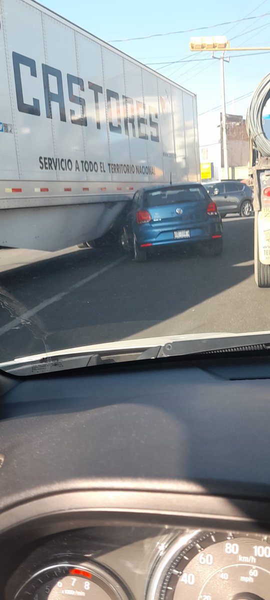 Juan Carlos Valerio (@jcarlos_valerio) on Twitter photo #PrecauciónVial | Aparatoso choque en el Puente de La María, entre un auto particular un tráiler. Extreme precauciones. <a href="/911Puebla/">911 Emergencias Pue</a> #PrecauciónVial | Aparatoso choque en el Puente de La María, entre un auto particular un tráiler. Extreme precauciones. <a href="/911Puebla/">911 Emergencias Pue</a>
