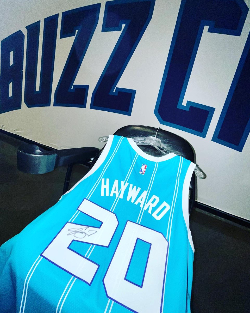 hornetcommunity's tweet photo. One last Ho-Ho-Hornets holiday auction to close out 2021👀
 
Wrap up the year w/ a signed Gordon Hayward jersey &amp; 2 lower level tickets to watch our squad play against the Magic on 1/14! Auction closes at 5:00PM EST on Sunday, January 2nd.
 
https://t.co/B6qpcVdtgR https://t.co/HiZRWUn0GJ
