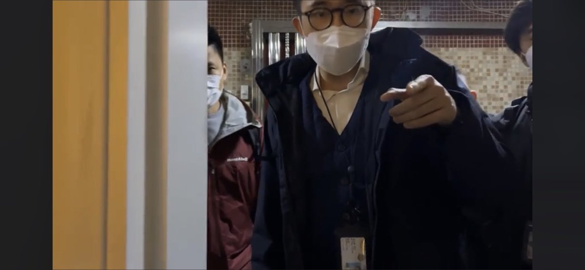 finnlau_cd's tweet image. ❗️BREAKING
The National Security Law branch of the Hong Kong Police is raiding Ronson Chan Long-sing’s home for a “seditious publications" charge”.

Chan is the Chairman of the Hong Kong Journalists Association and a journalist of @StandNewsHK.