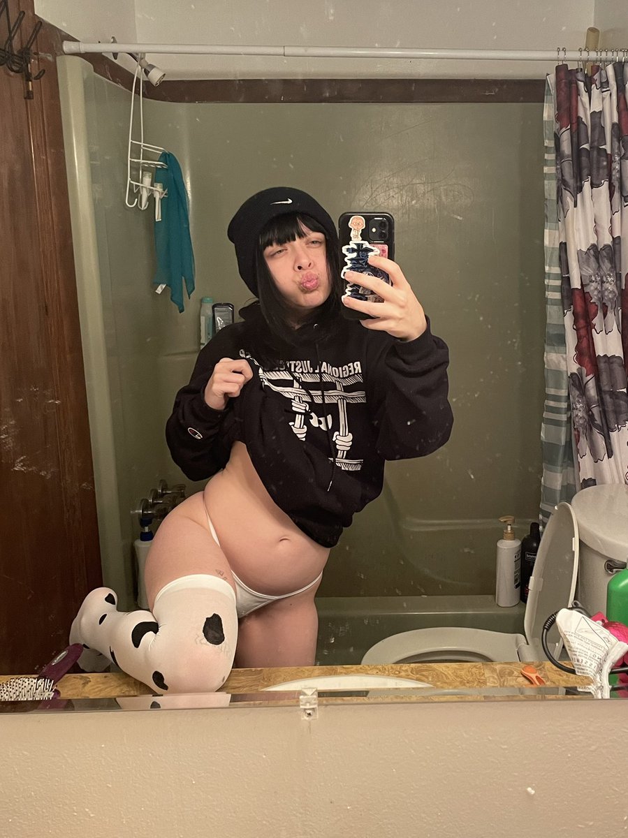 justadumbpuppi's tweet photo. rt if you want a free ass pic in your inbox 😋 https://t.co/iX9MEc6QTK