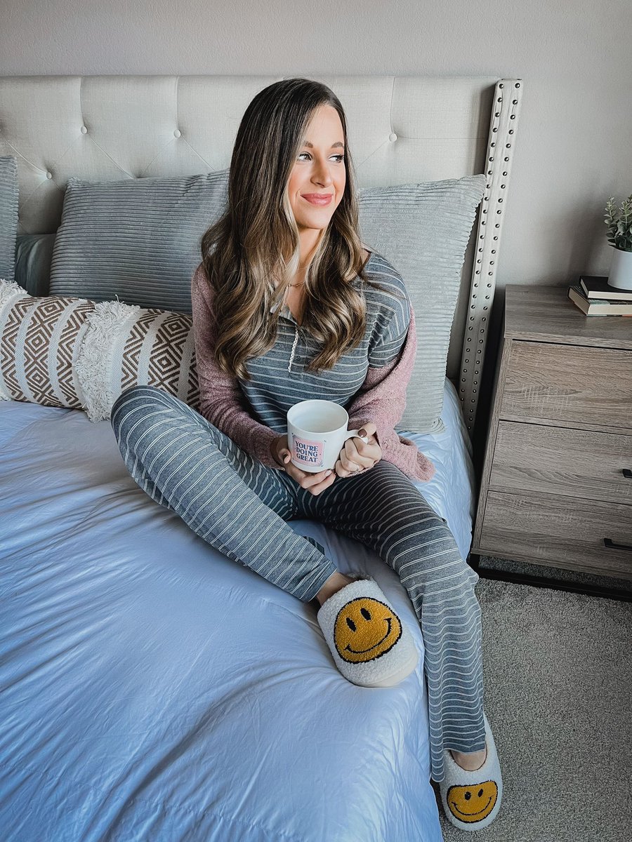 GraceandLaceCo's tweet photo. Hands up if youβre still in your comfortable PJβs after the holidays! πββοΈπββοΈπββοΈ
Stay cozy after the holidays, shop this look, & treat yourself during our Better Than Christmas Sale! This sale ends tonight at 11:59PM CT! β°π
https://t.co/APxRHiGpFX
#loungewear #pajamas #bestrest https://t.co/qf679Jnn5s