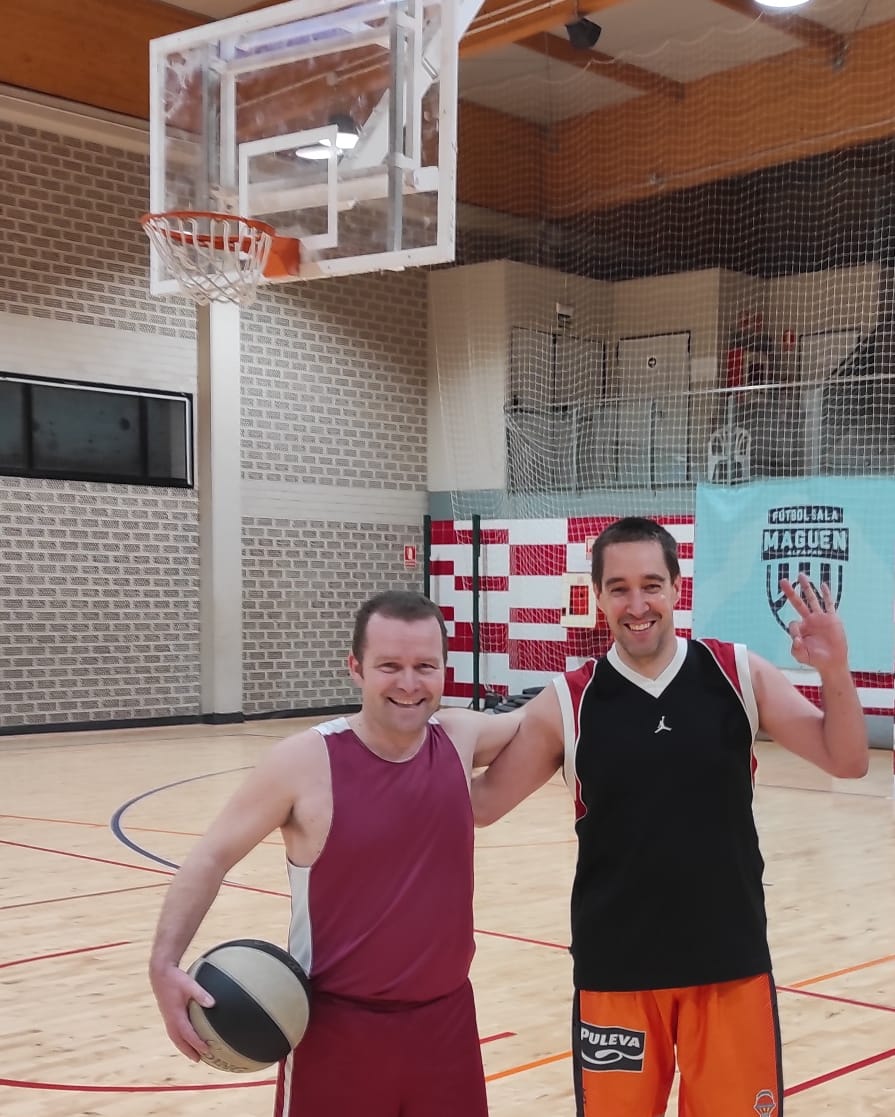 CBSKLNS's tweet photo. Nuevo campeón del III Concurso de Triples y memorial L.Ferigle, @samfranchute44 después de ganar en una impresionante final a Toni Bas.
Además se ha decidido por mayoría,el despido de @mailobeer 
Su puesto en el roster lo ocupará una vieja gloria cómo J.Omic ya retirado del golf https://t.co/Mi1iBurjyB
