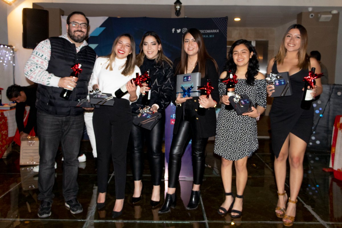 SomosComarka's tweet photo. ¡Celebramos con nuestro #TeamComarka!
Día con día compartimos en la oficina alegría, nervios, emoción, enojo y risas, esta noche fue una más donde la unión de este equipo se hizo más fuerte. Queremos desearles felices fiestas a todos. 🥳🙌 Gracias por ser parte de nosotros. https://t.co/2Qu8FkG7gn