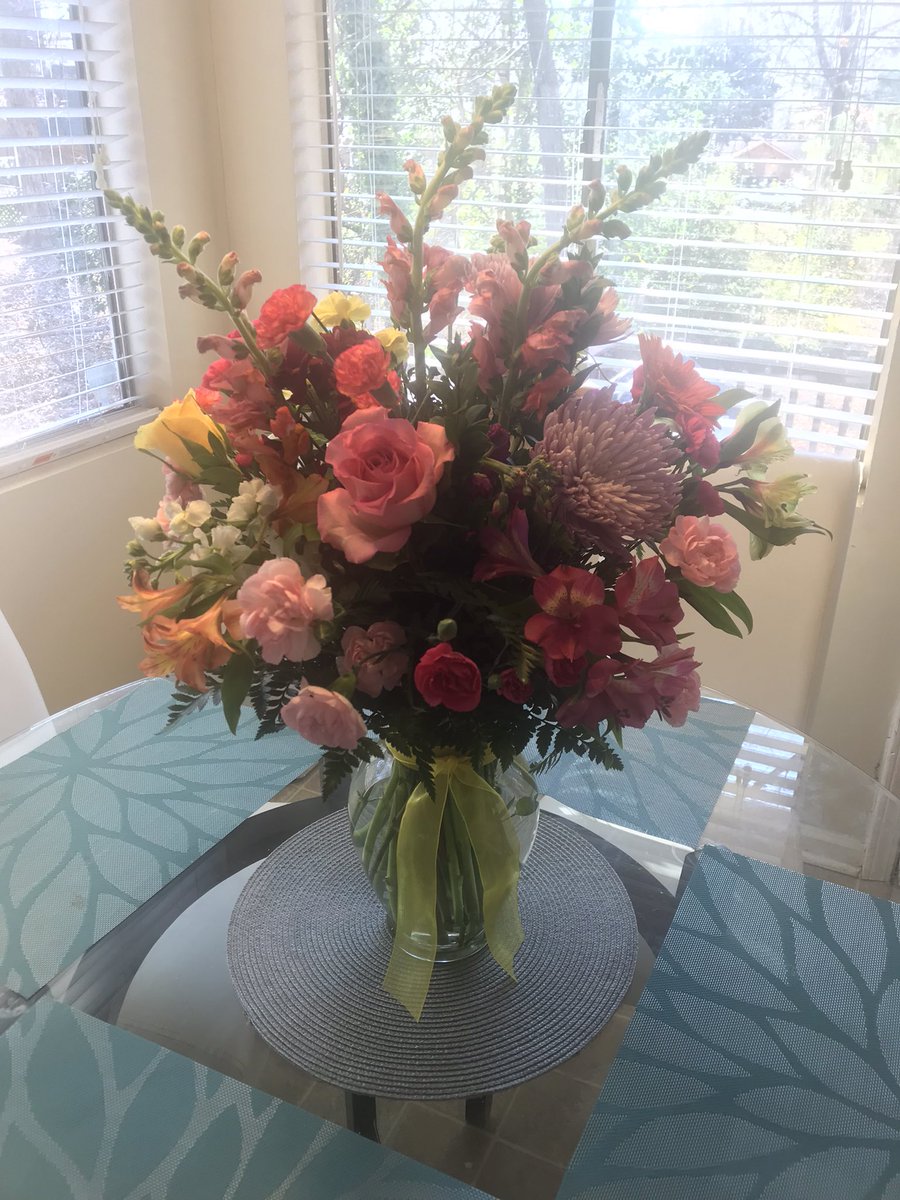 renewedharmony's tweet photo. When a man gets it right.👇🏽 Thank you @sullyd12!! ♥️💐 #TotallySurprised #JustCuz #NotMyBirthday https://t.co/Wq0QpZSLah