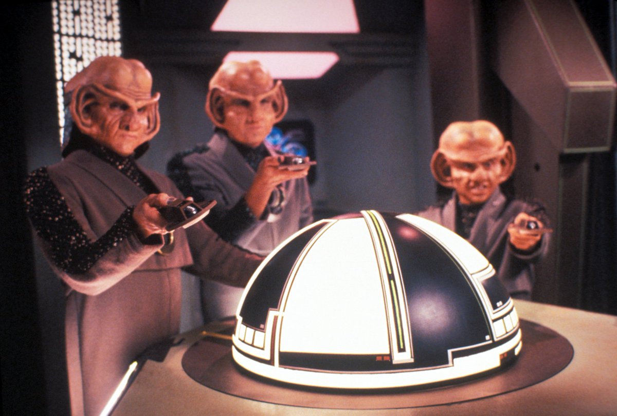 katmw04's tweet photo. @rudeism OBVIOUSLY the solution is playing with whatever the heck these glowy dome Ferengi helm controls are. https://t.co/pv6zp410nm