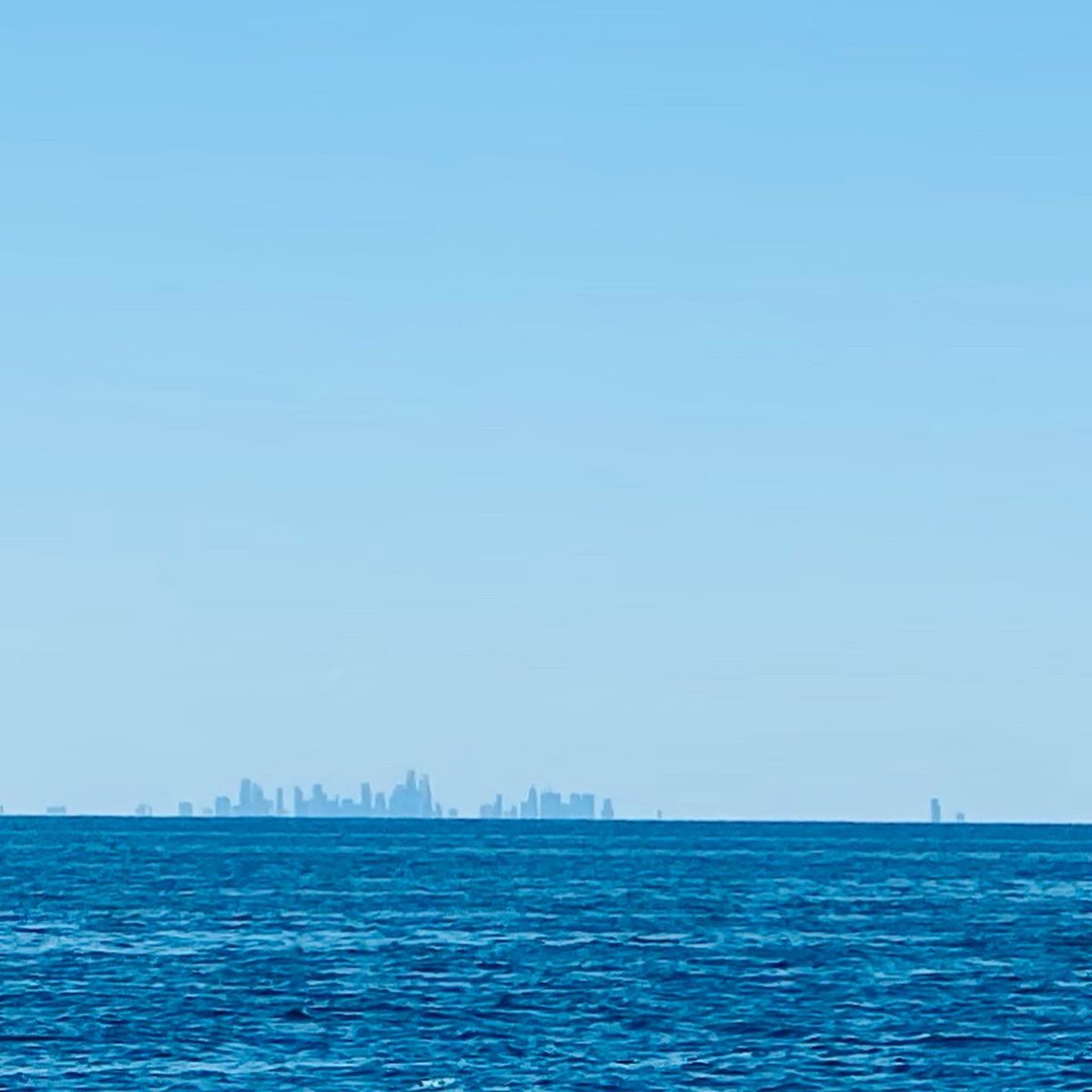 A view of Melbourne from the Mornington Peninsula. Love this bay @cityofmelbourne @morningtonpen @sybssol #viewofthecity #bay #seaview #Australia #victoriaaustralia