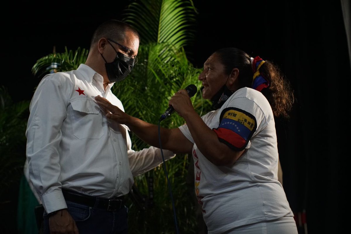 GobBoliv_Bnas's tweet photo. 📸 || Candidato de la Patria para el estado #Barinas sostuvo encuentro con  pastores evangélicos, señaló:

“El peor momento está superado, pero dejaron heridas y los cristianos tenemos que ir a sanarlas. Hacer como Cristo: ¡un milagro social!” https://t.co/MEtuVYg5as
