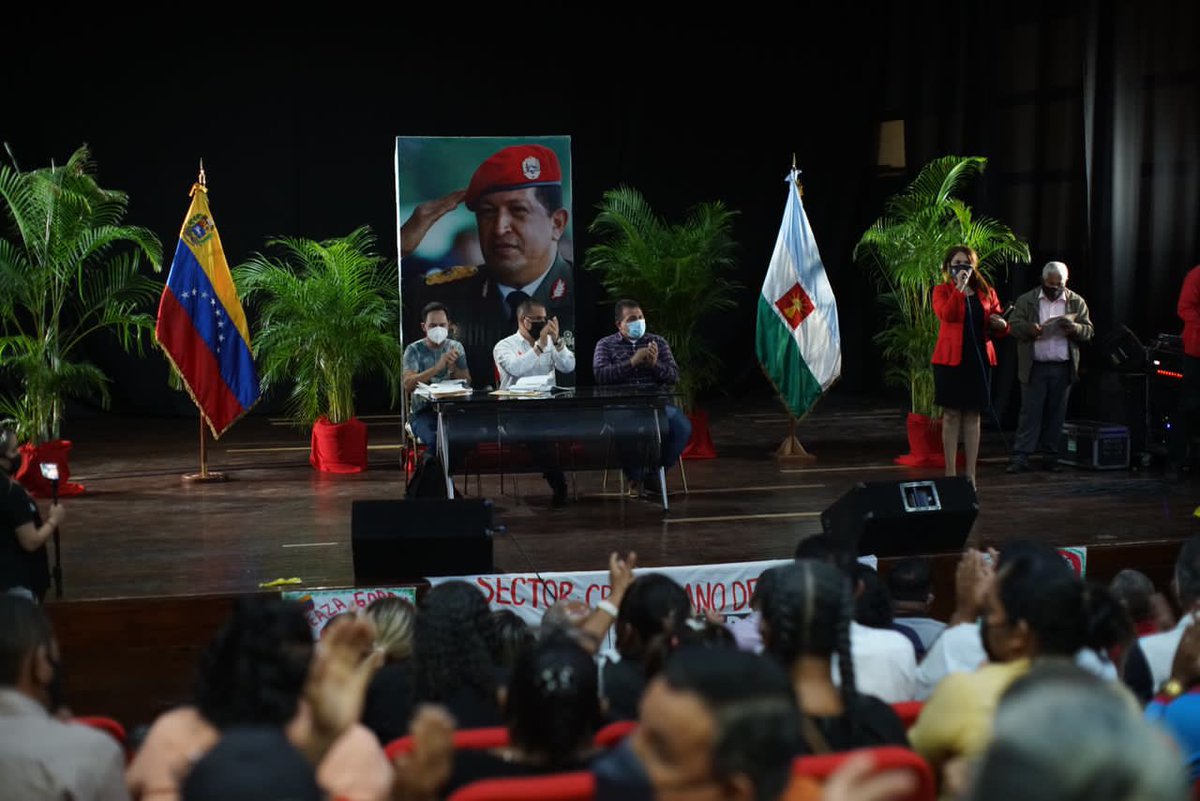 GobBoliv_Bnas's tweet photo. 📸 || Candidato de la Patria para el estado #Barinas sostuvo encuentro con  pastores evangélicos, señaló:

“El peor momento está superado, pero dejaron heridas y los cristianos tenemos que ir a sanarlas. Hacer como Cristo: ¡un milagro social!” https://t.co/MEtuVYg5as
