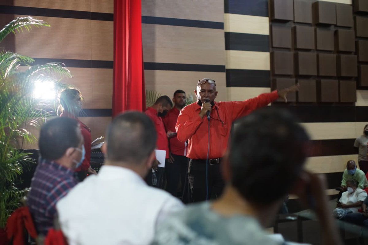 GobBoliv_Bnas's tweet photo. 📸 || Candidato de la Patria para el estado #Barinas sostuvo encuentro con  pastores evangélicos, señaló:

“El peor momento está superado, pero dejaron heridas y los cristianos tenemos que ir a sanarlas. Hacer como Cristo: ¡un milagro social!” https://t.co/MEtuVYg5as