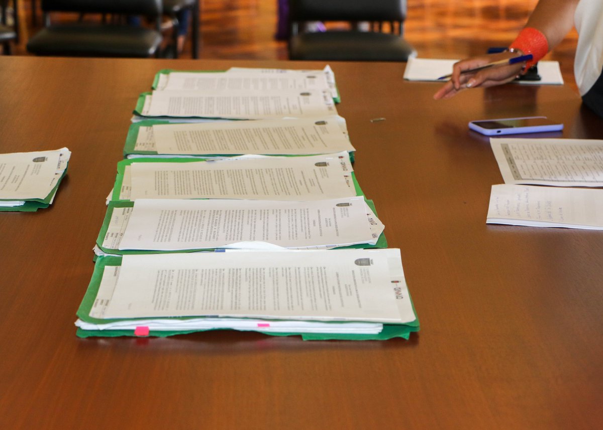 GADOtavalo's tweet photo. #SeguimosTrabajando 📄📑

Con mucha satisfacción esta mañana el alcalde @MarioConejoAlc_ firmó las primeras resoluciones de Regularización de Fraccionamiento, previo a la obtención de los #TítulosDePropiedad de varios predios del cantón. https://t.co/dMoq82y7uD