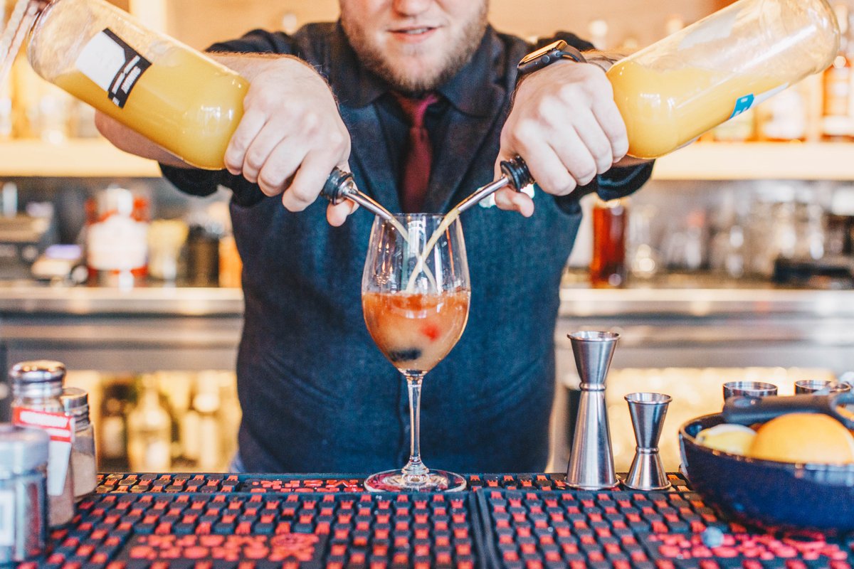 Center Stage Bar tweet media